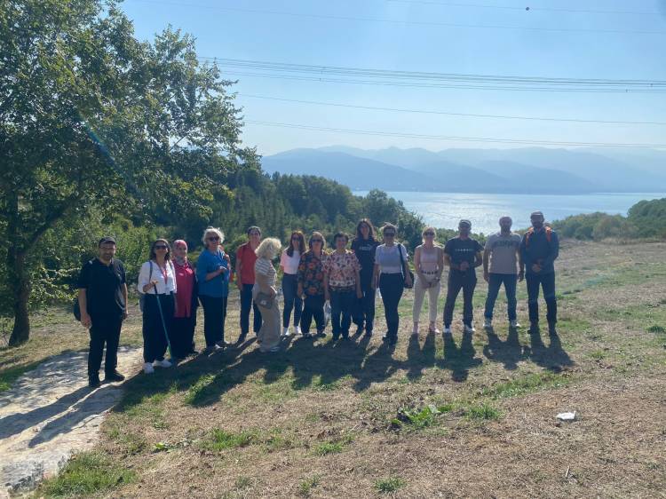 KAMPÜSTE SAĞLIKLI ADIMLAR:DOĞA YÜRÜYÜŞÜ VE YAŞAM DENGESİ KONULU EĞİTİM GERÇEKLEŞTİRİLDİ.