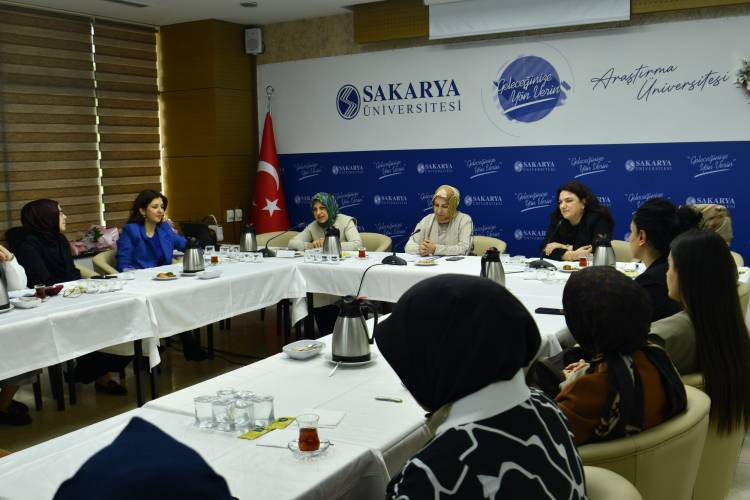Geleceği Dokuyan Kadınlar: Kariyer ve Annelik Yolculuğu